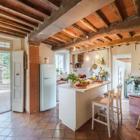 Villa Attractive In Monsummano Terme