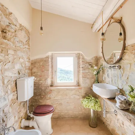 Villa Attractive In Monsummano Terme