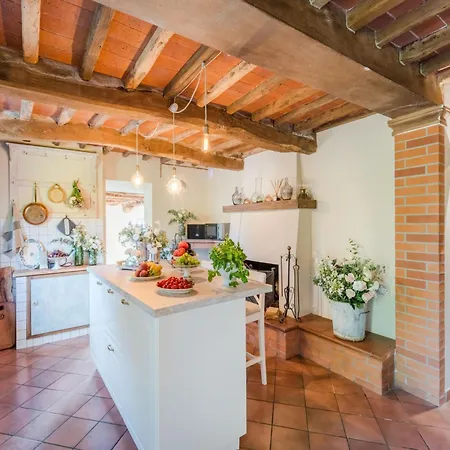 Villa Attractive In Monsummano Terme