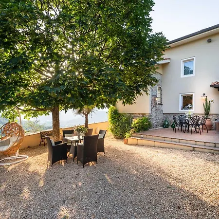 Villa Attractive In Monsummano Terme